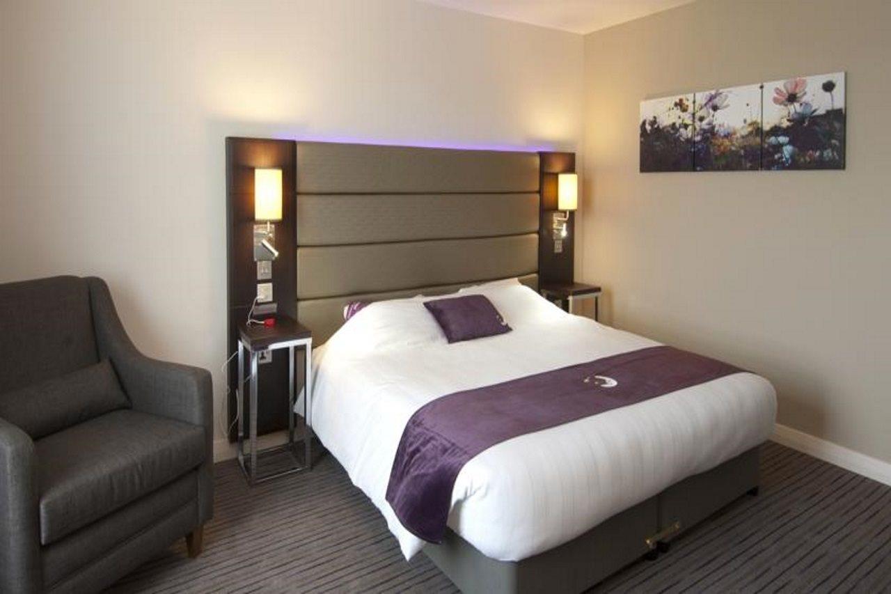 Premier Inn London Enfield Extérieur photo