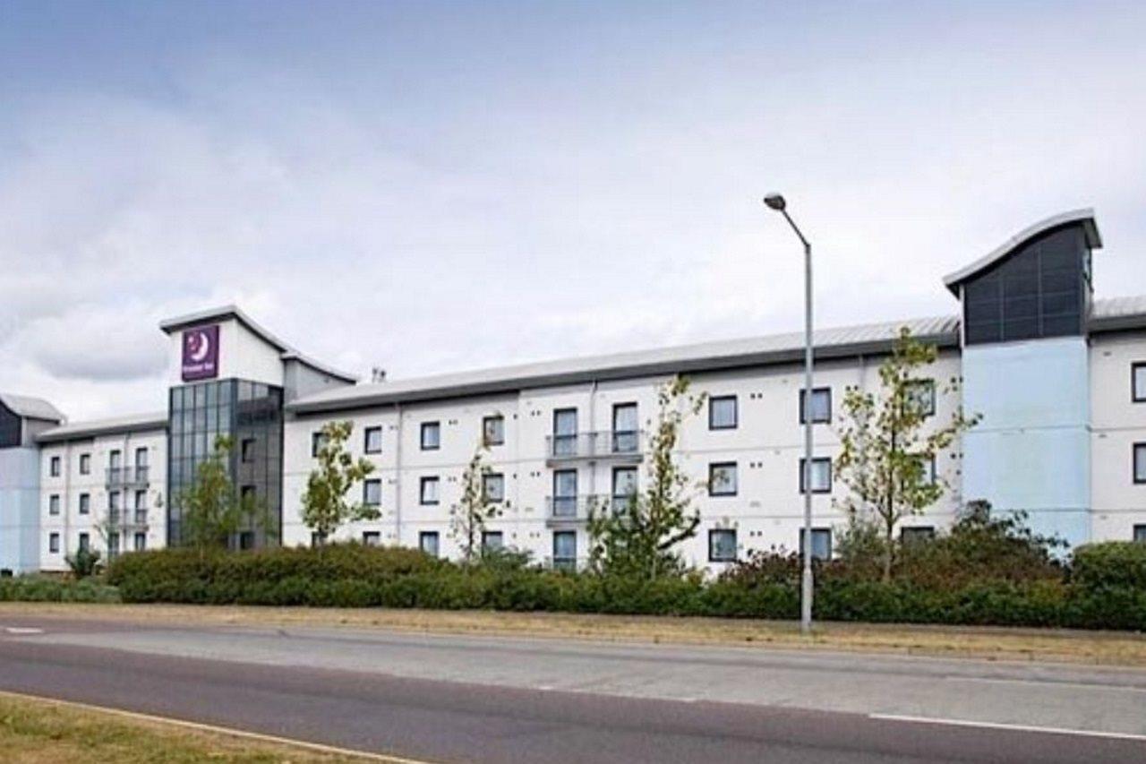 Premier Inn London Enfield Extérieur photo